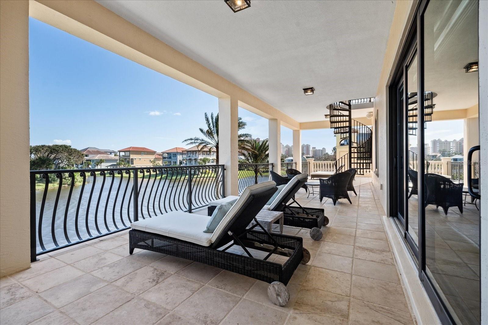 38 NORTHSHORE DR