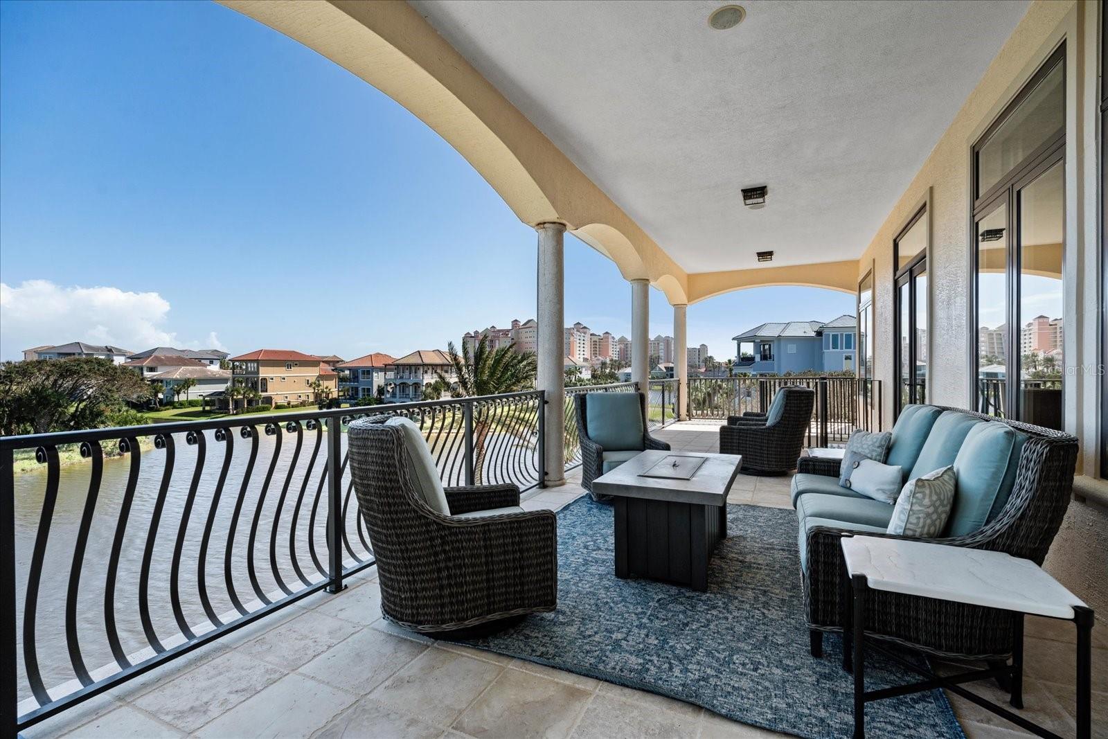 38 NORTHSHORE DR