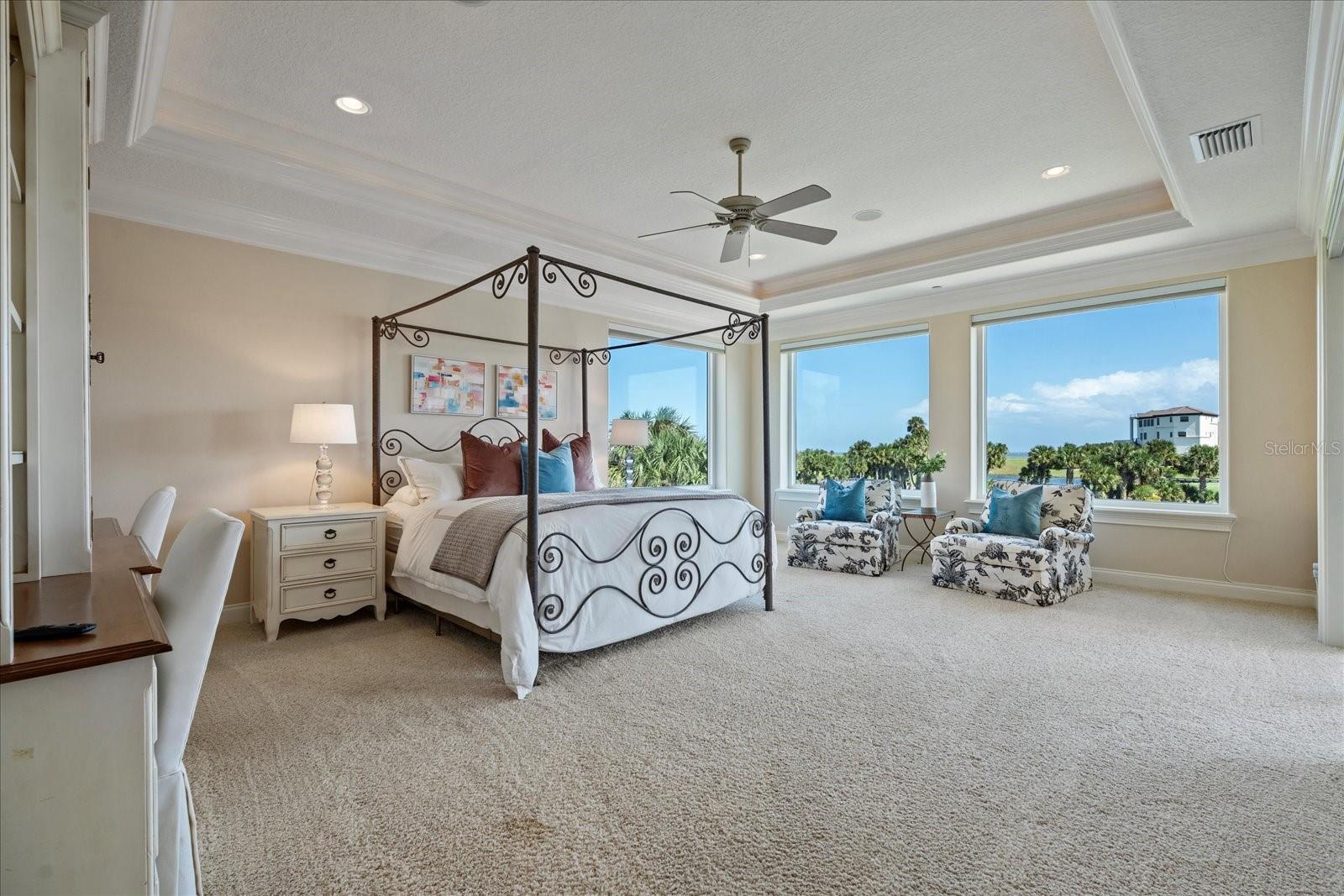 38 NORTHSHORE DR