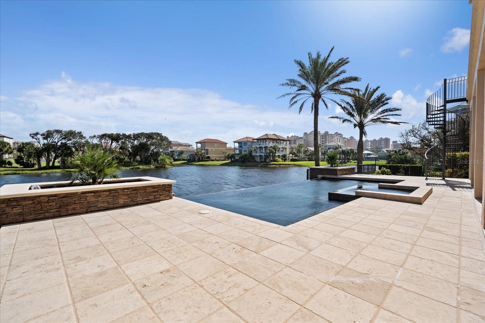 38 NORTHSHORE DR