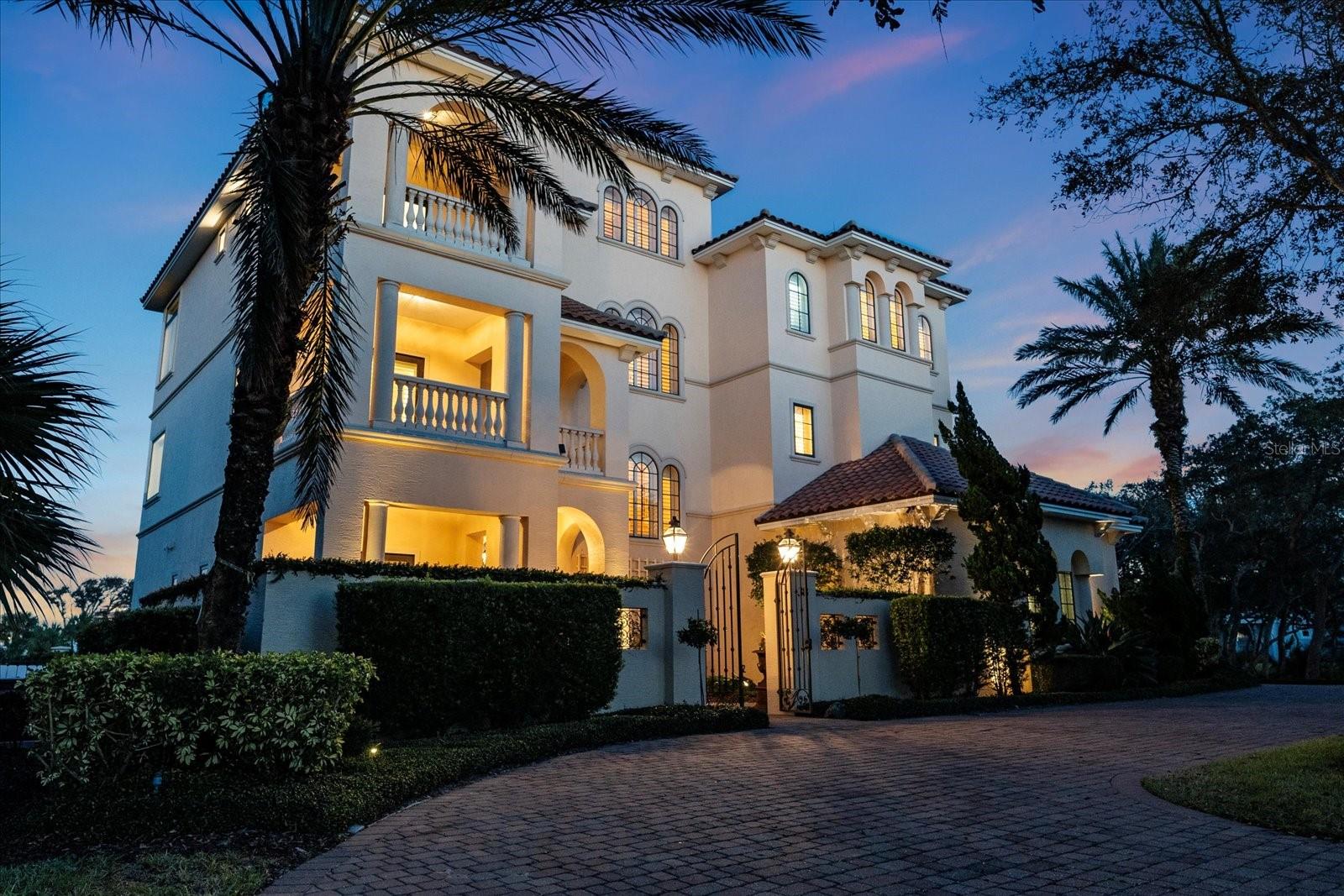 38 NORTHSHORE DR