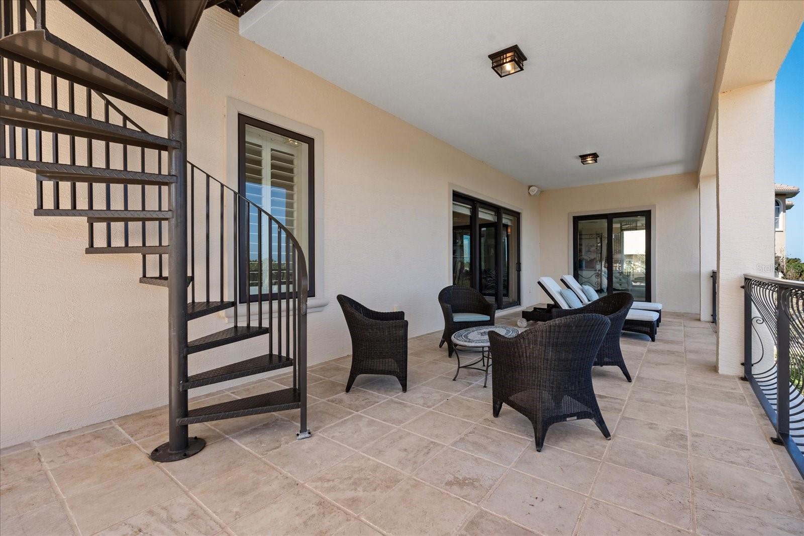 38 NORTHSHORE DR