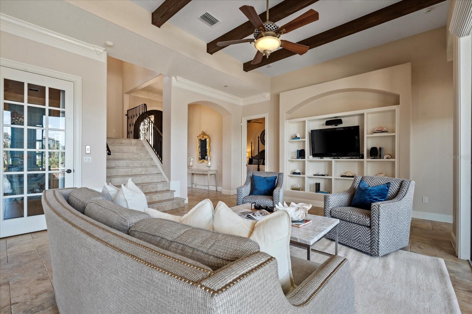 38 NORTHSHORE DR