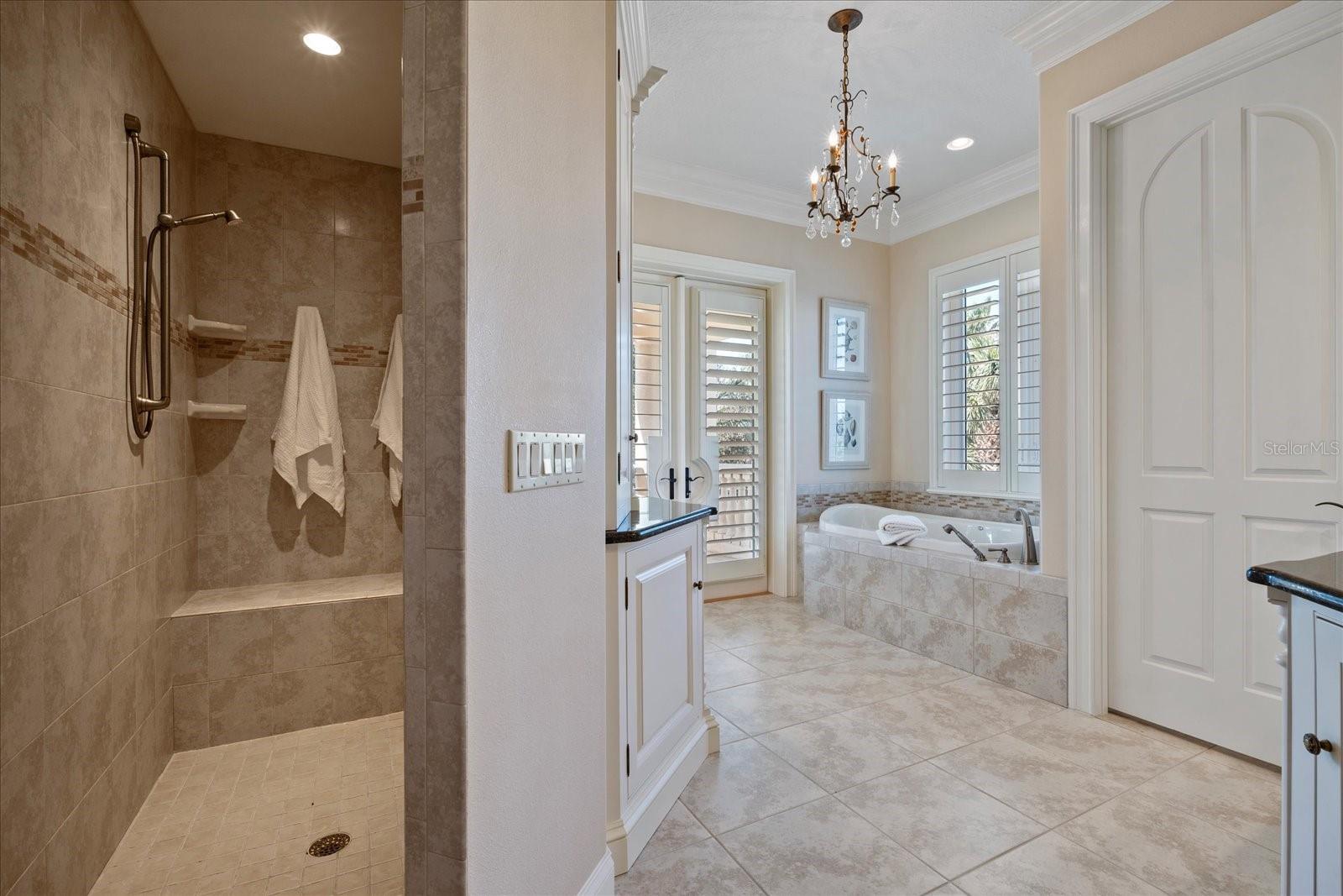 38 NORTHSHORE DR