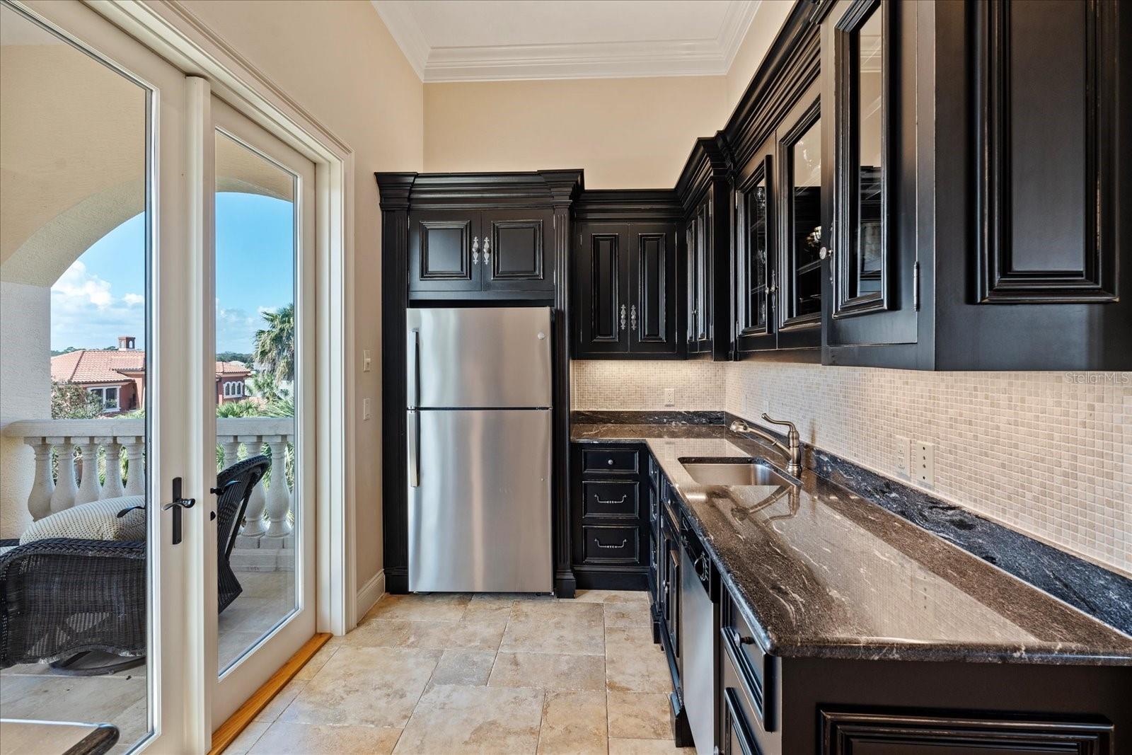 38 NORTHSHORE DR