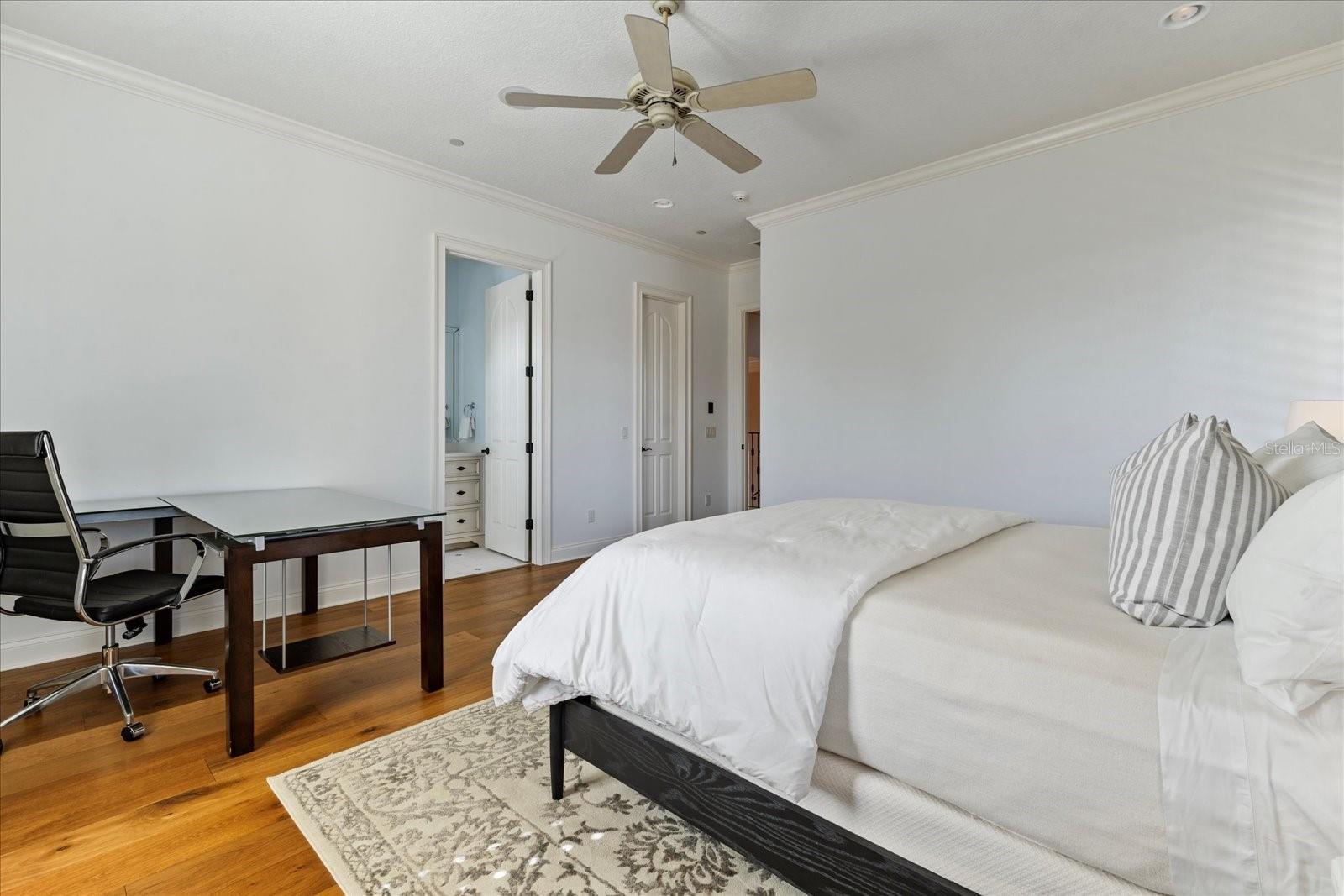 38 NORTHSHORE DR