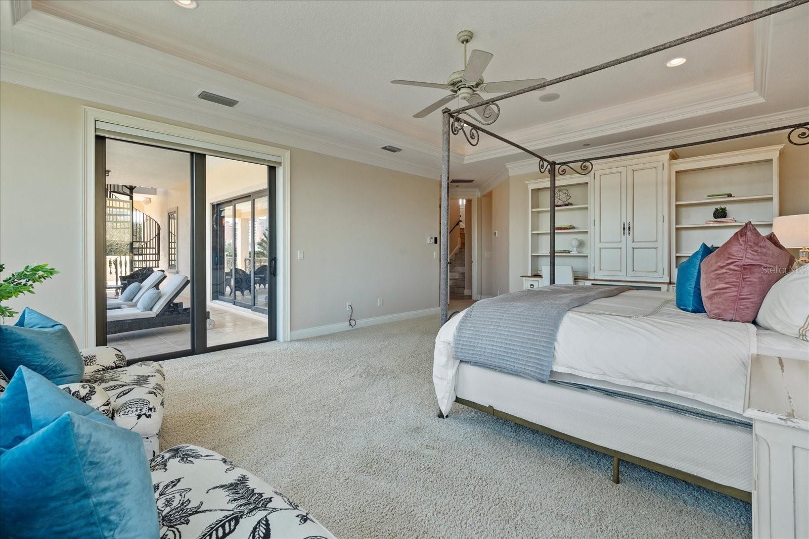 38 NORTHSHORE DR