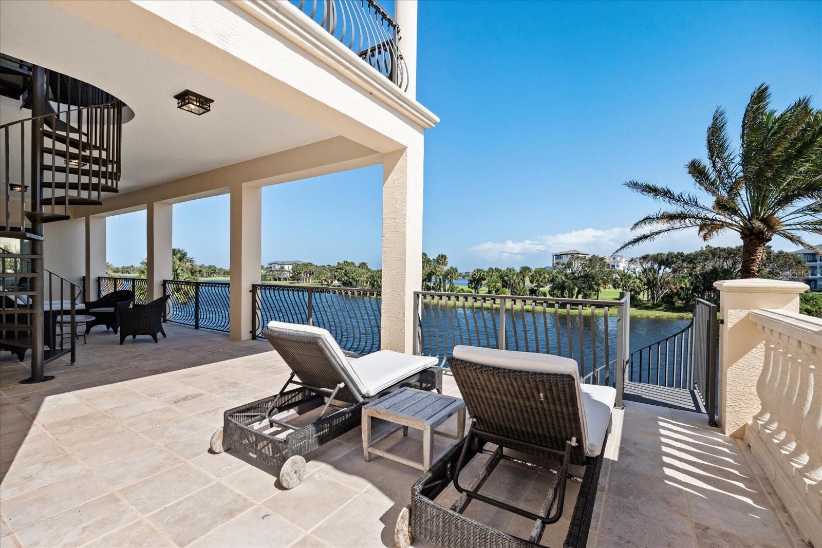 38 NORTHSHORE DR