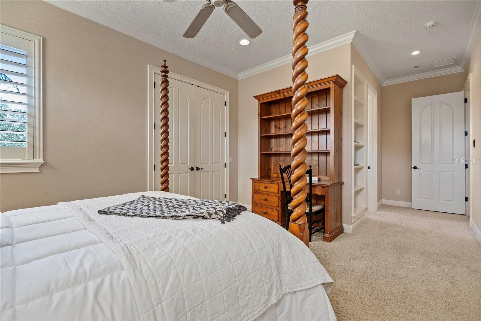38 NORTHSHORE DR