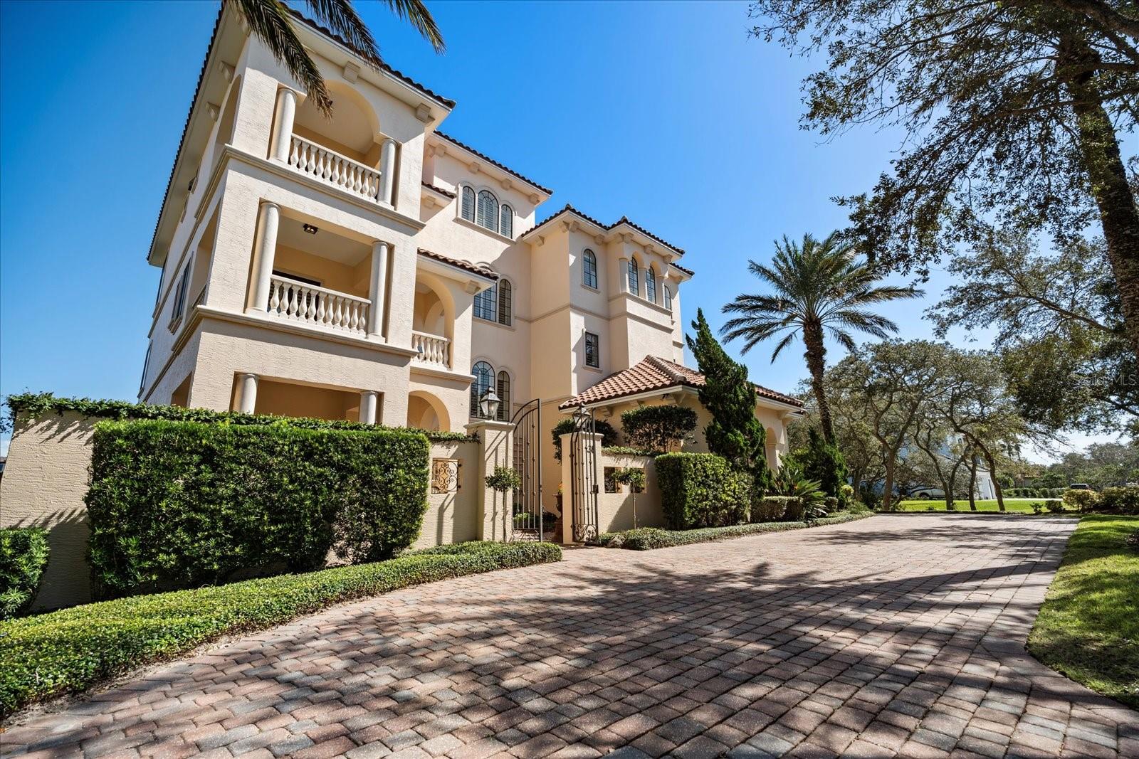 38 NORTHSHORE DR