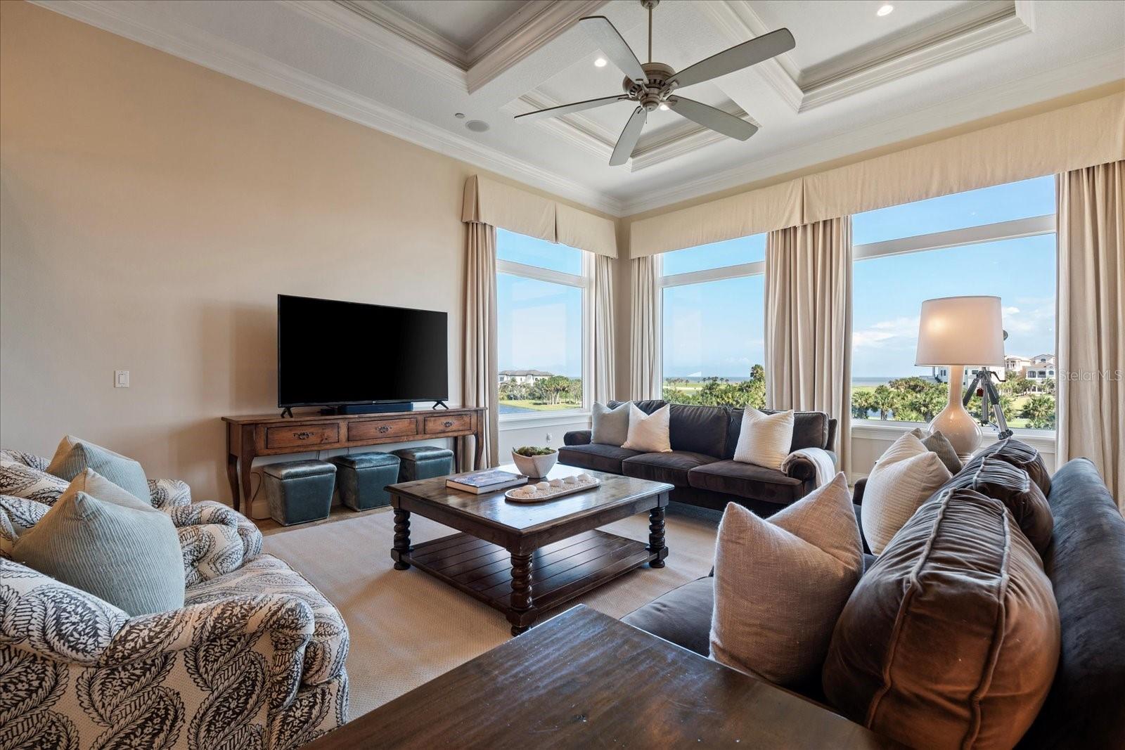 38 NORTHSHORE DR