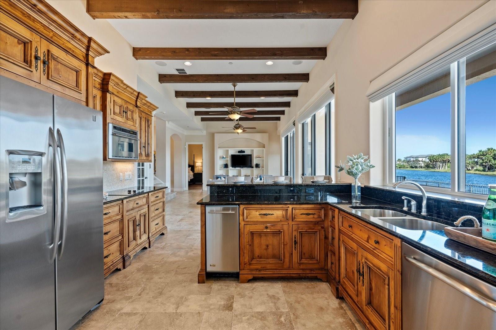 38 NORTHSHORE DR