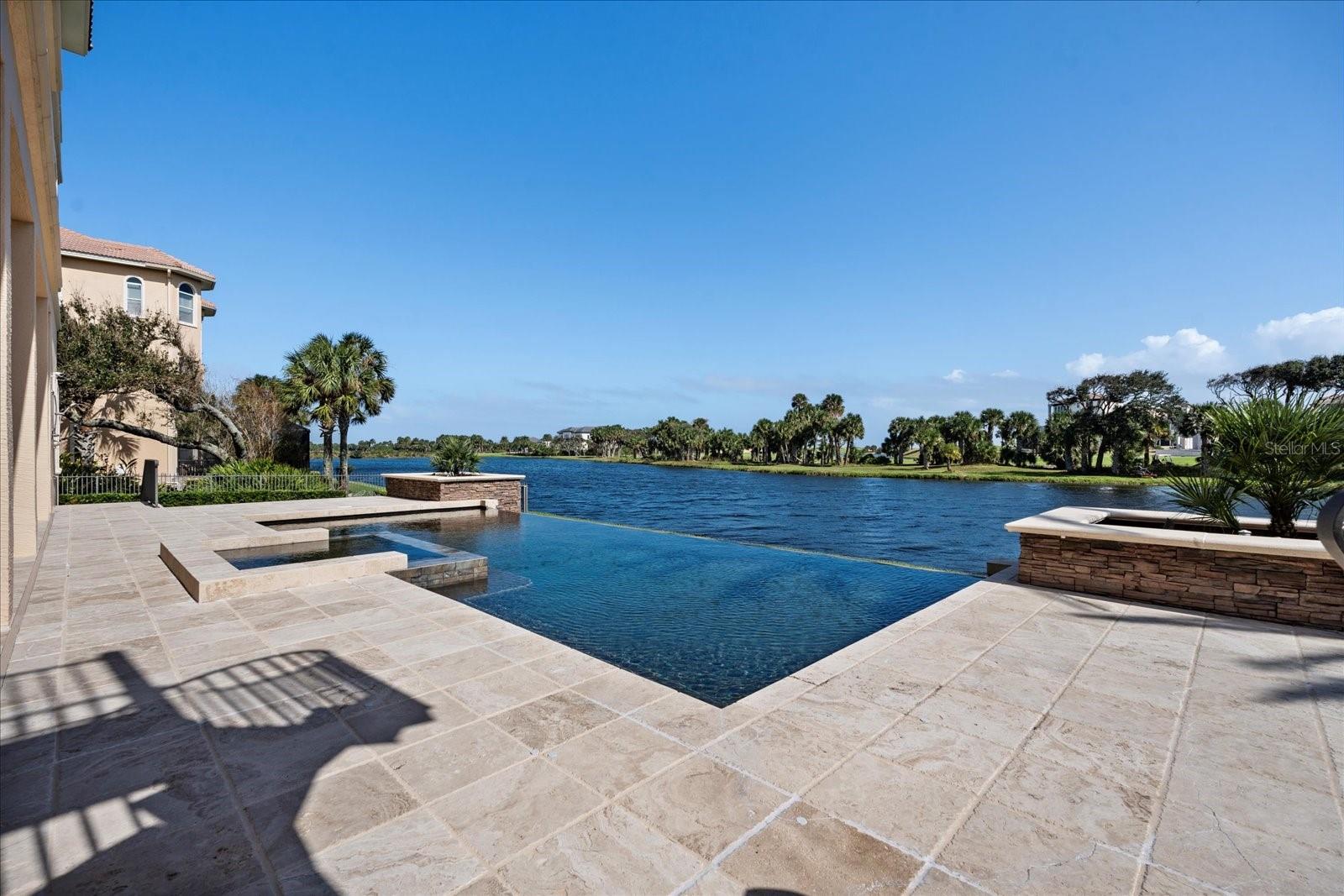 38 NORTHSHORE DR