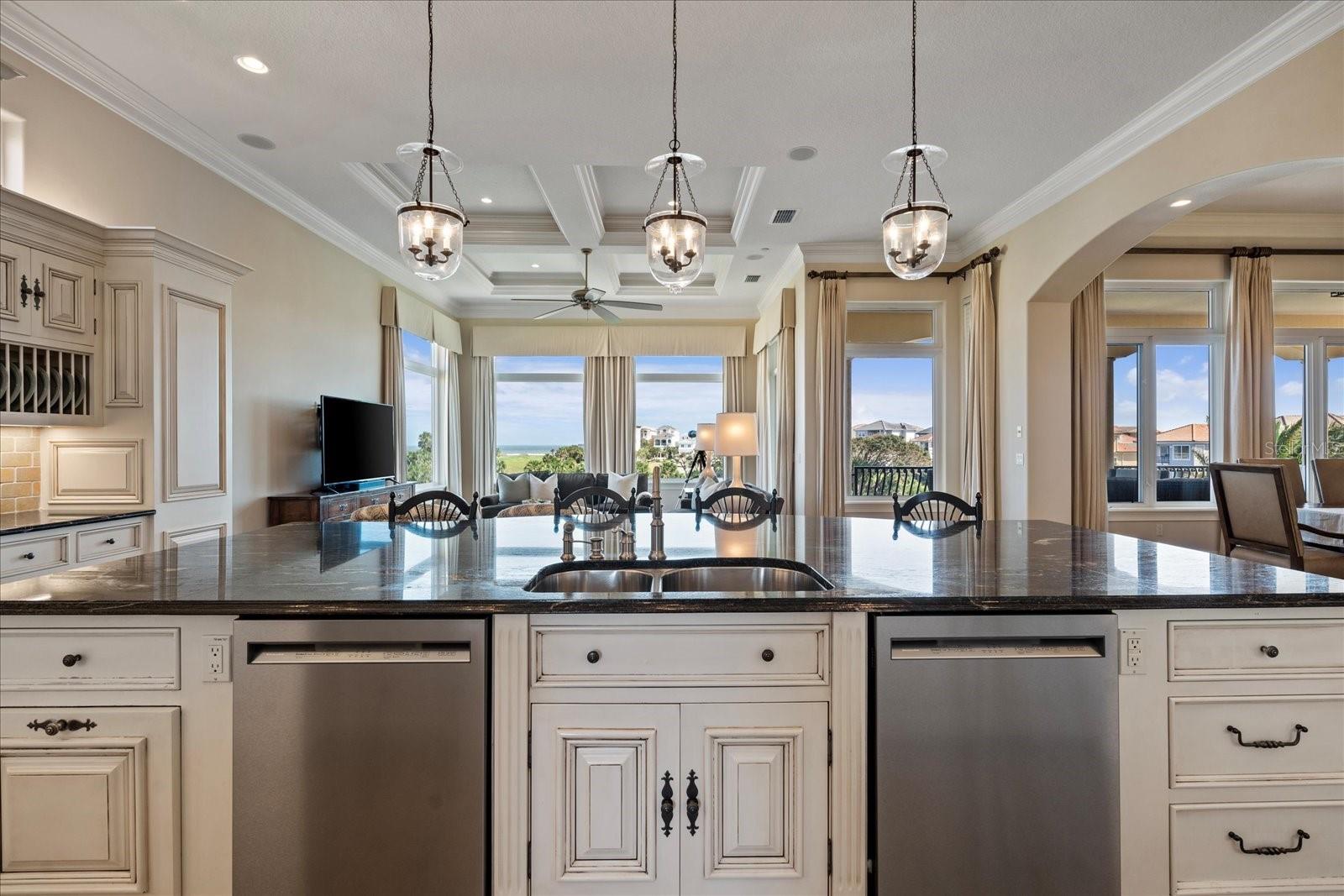38 NORTHSHORE DR