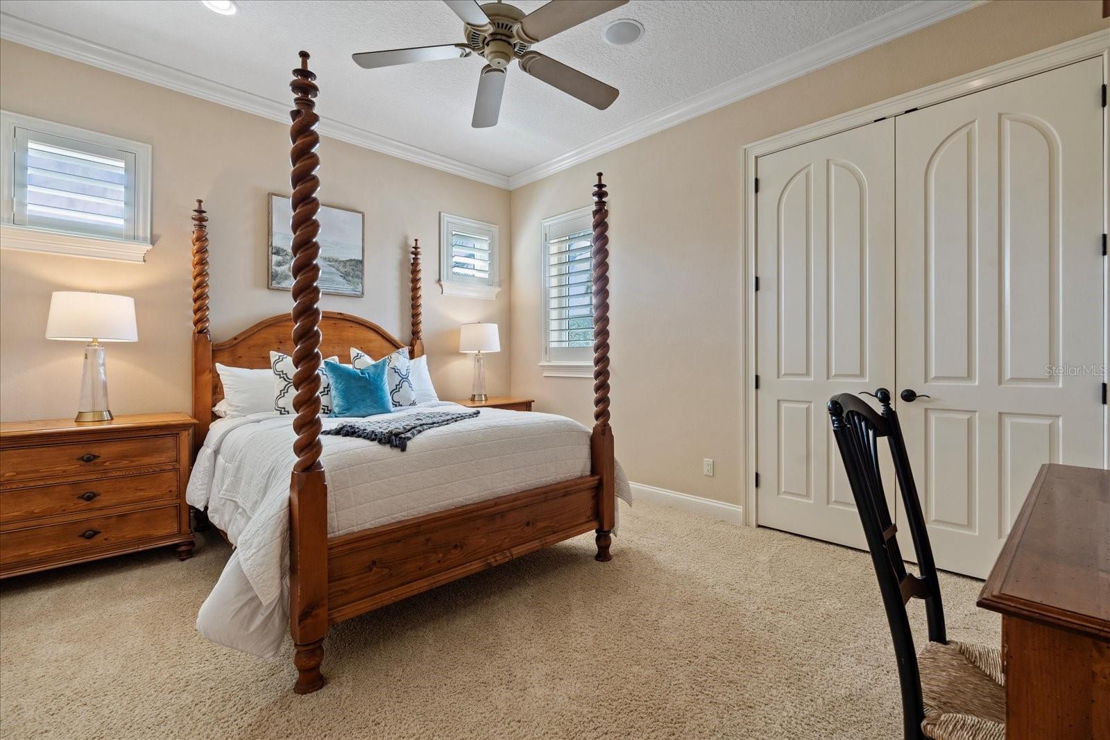 38 NORTHSHORE DR
