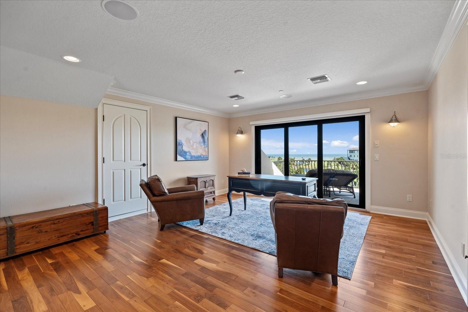 38 NORTHSHORE DR