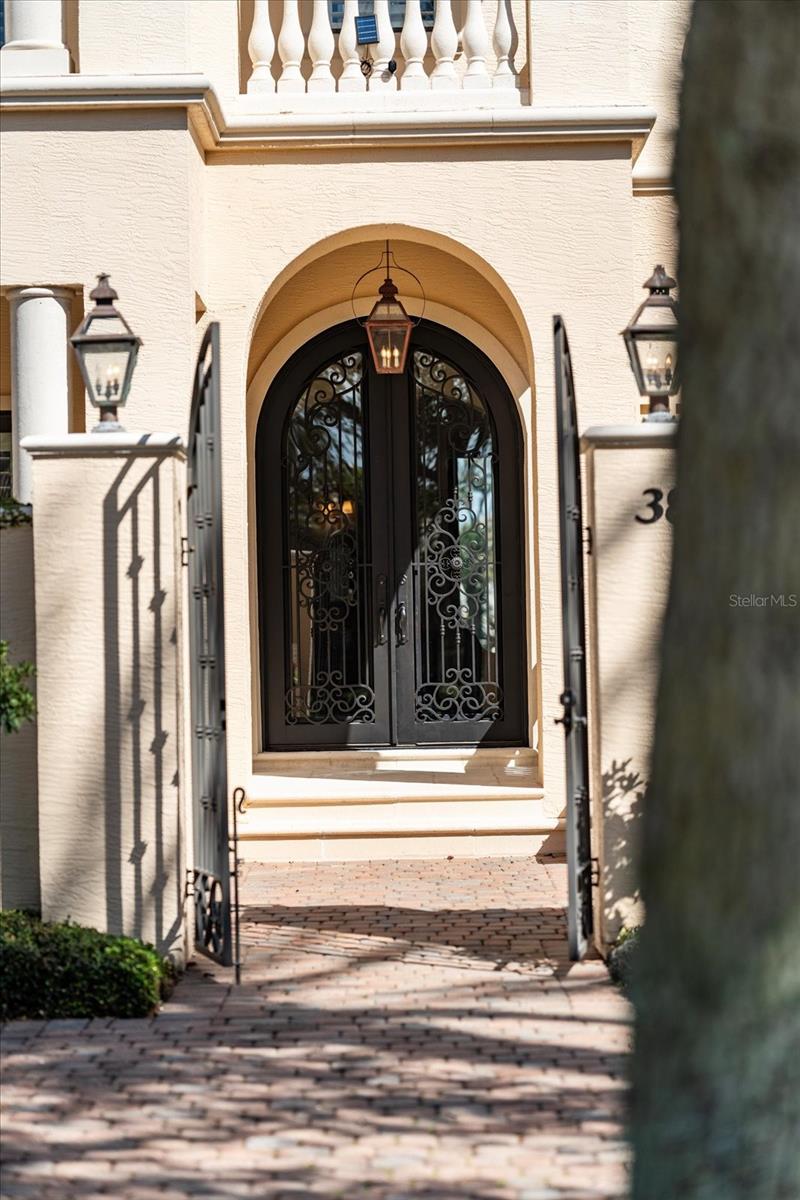 38 NORTHSHORE DR
