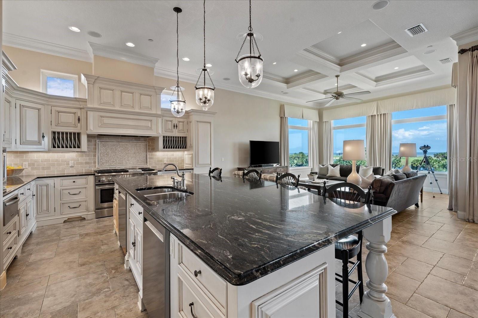 38 NORTHSHORE DR