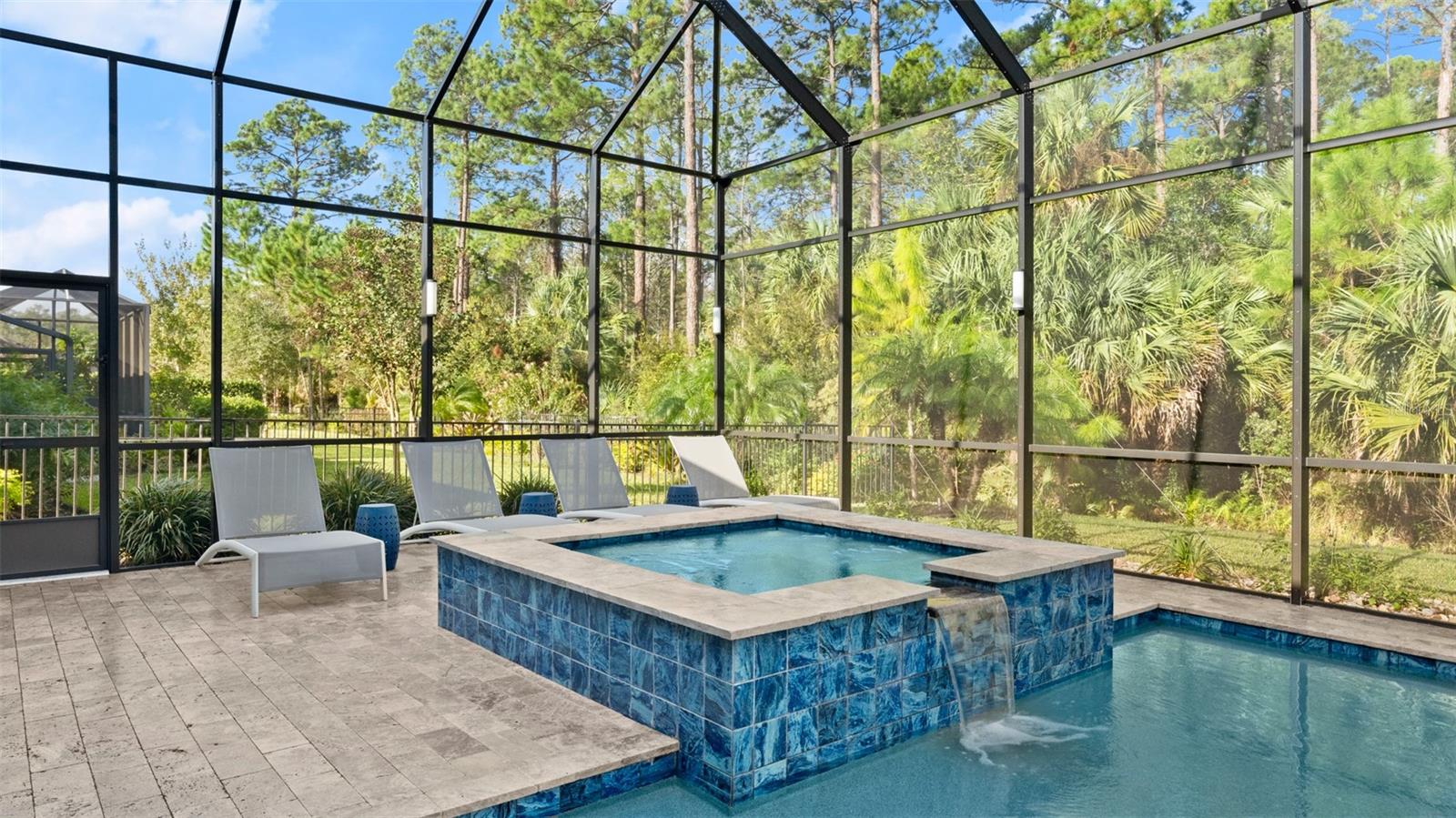 830 CREEKWOOD DR