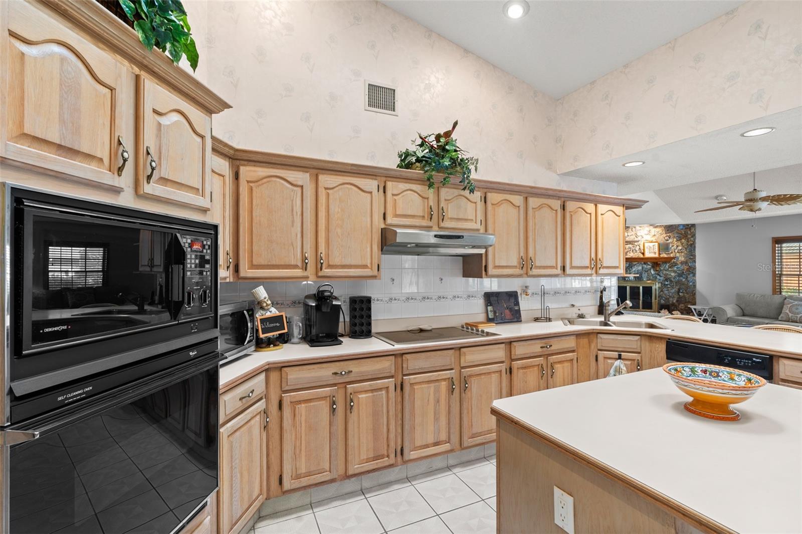 15 LAKE CHARLES PL