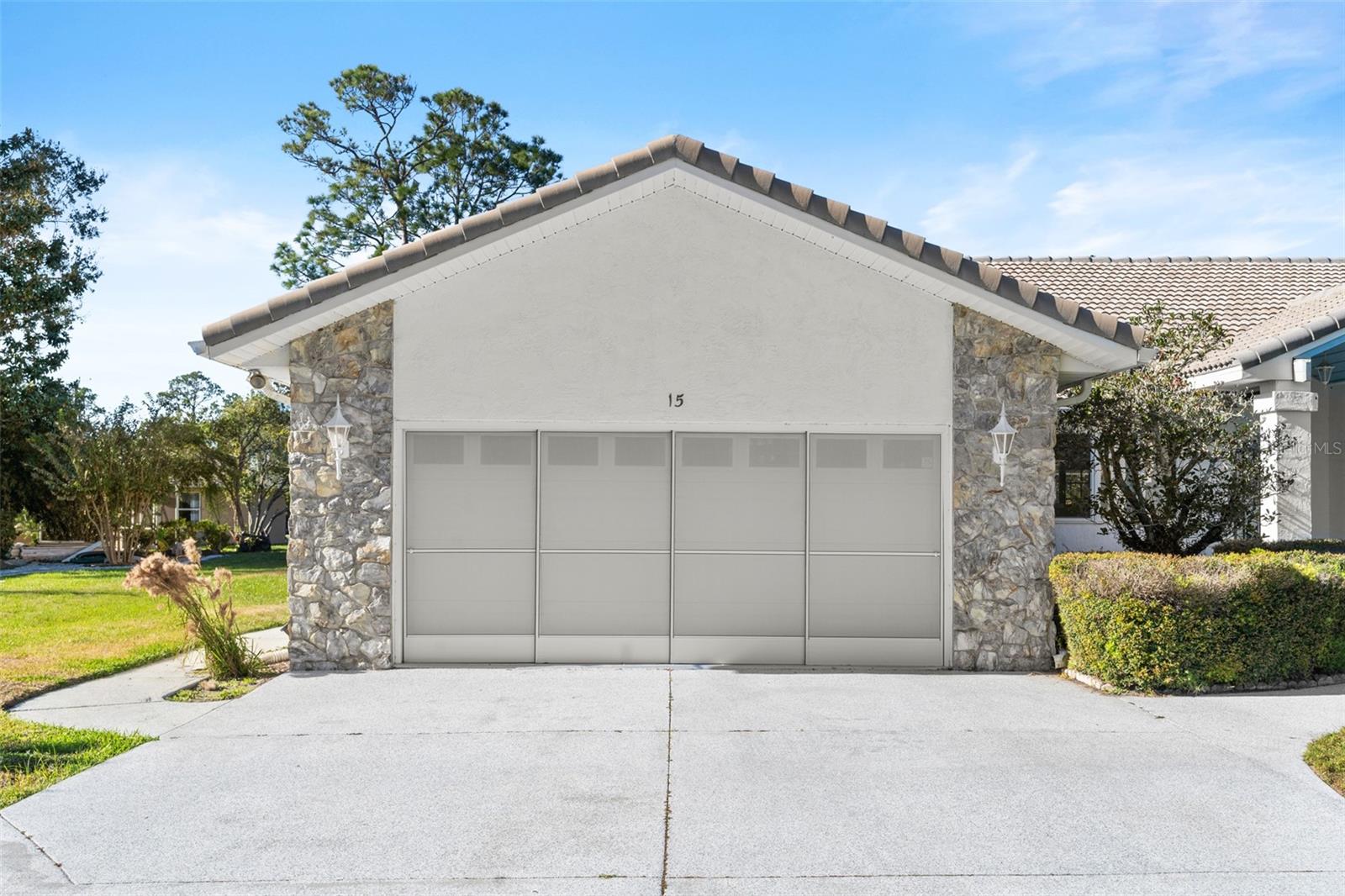 15 LAKE CHARLES PL