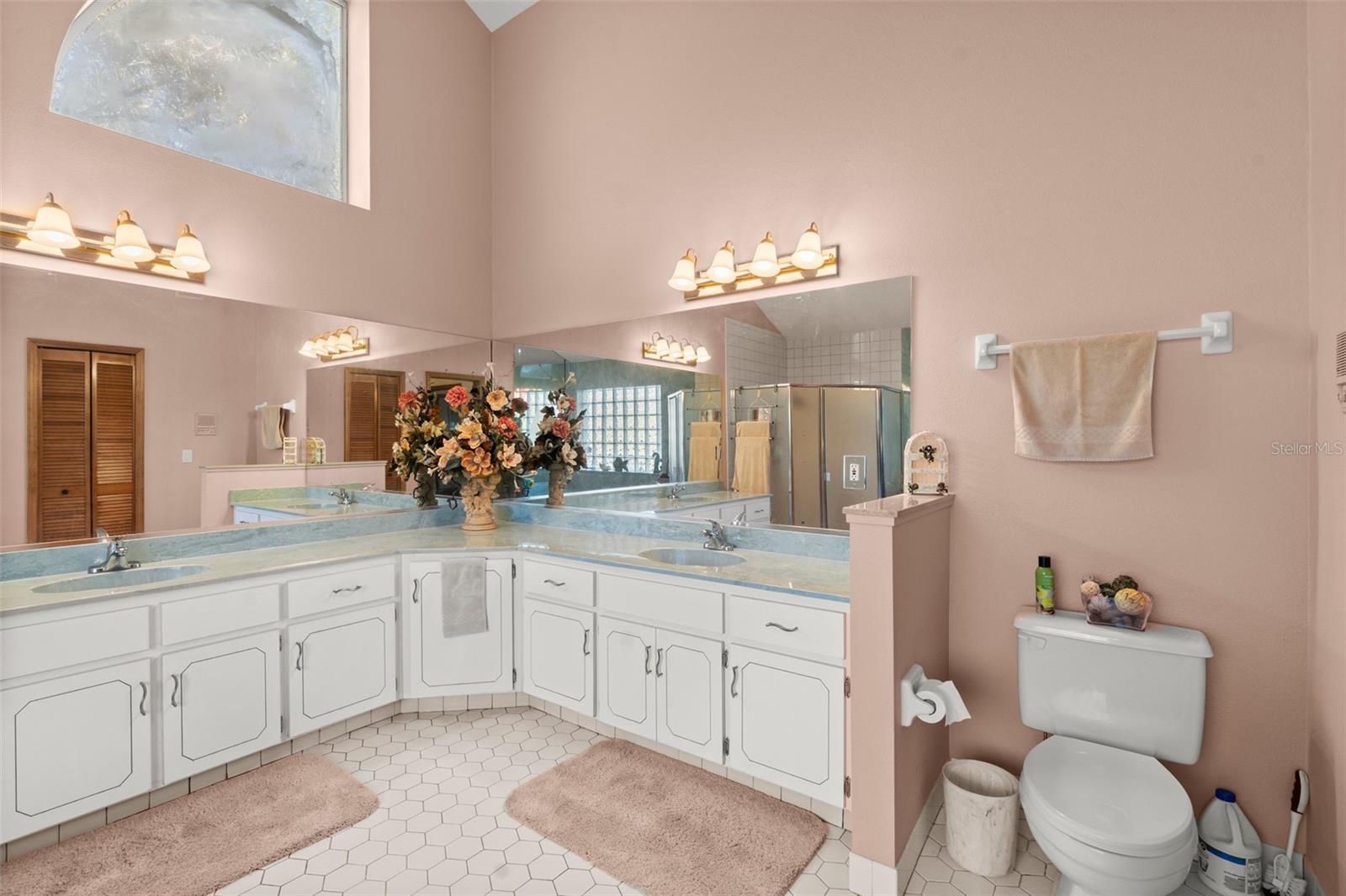 15 LAKE CHARLES PL
