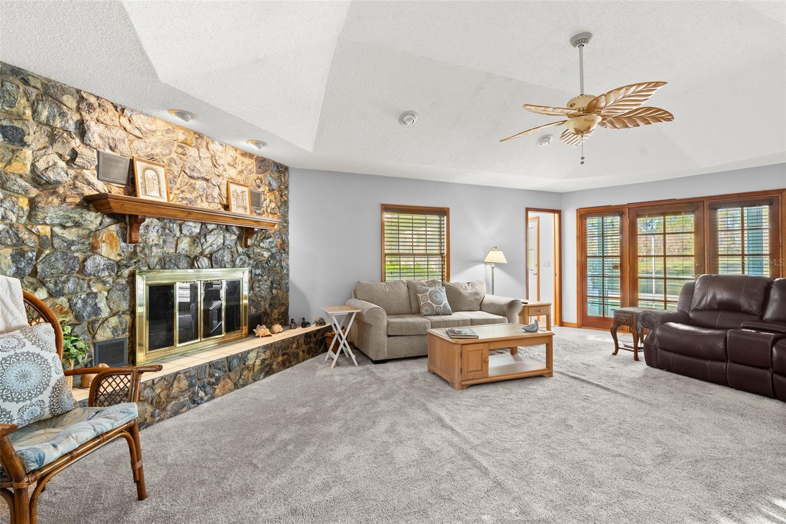15 LAKE CHARLES PL