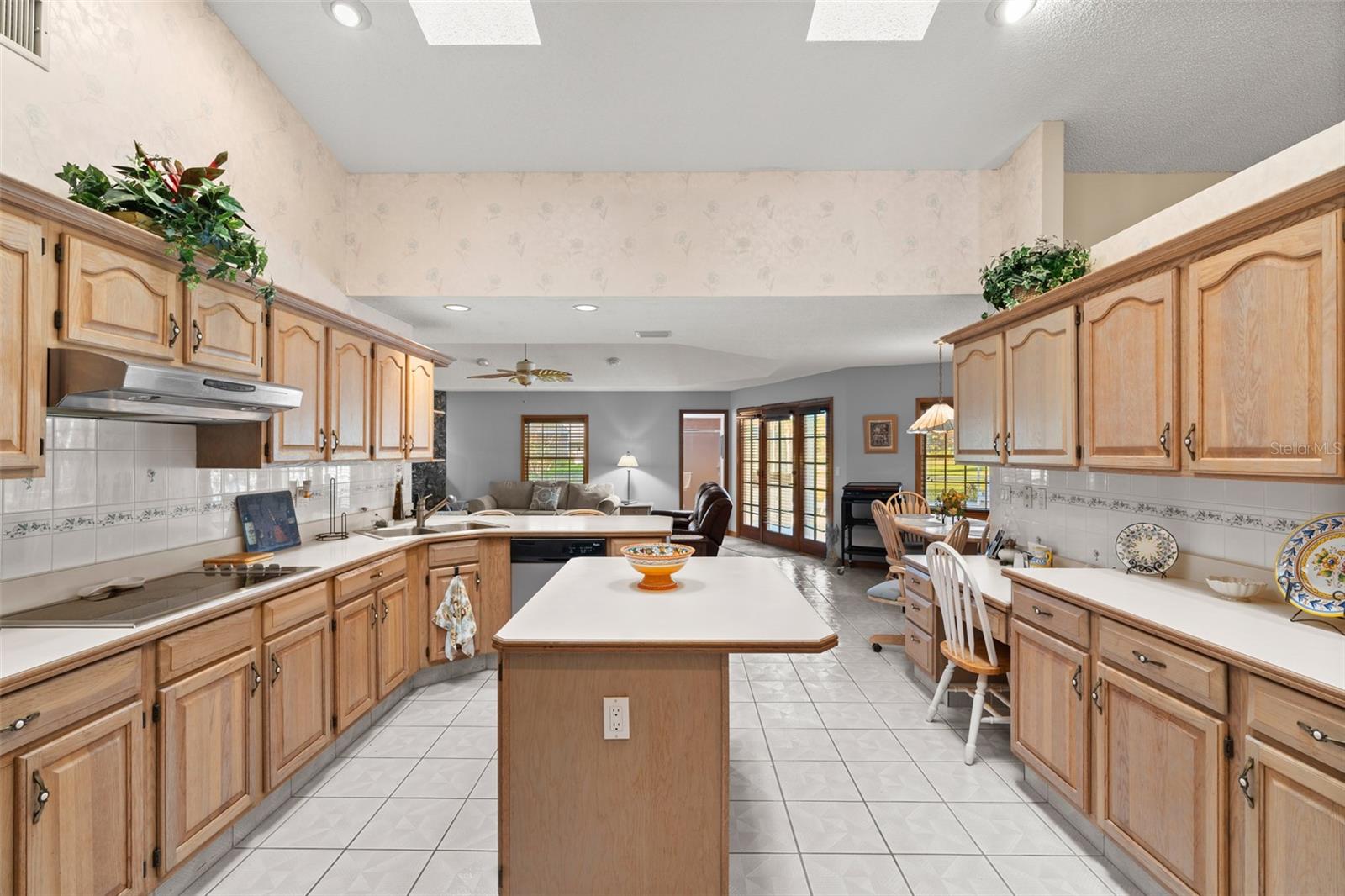 15 LAKE CHARLES PL