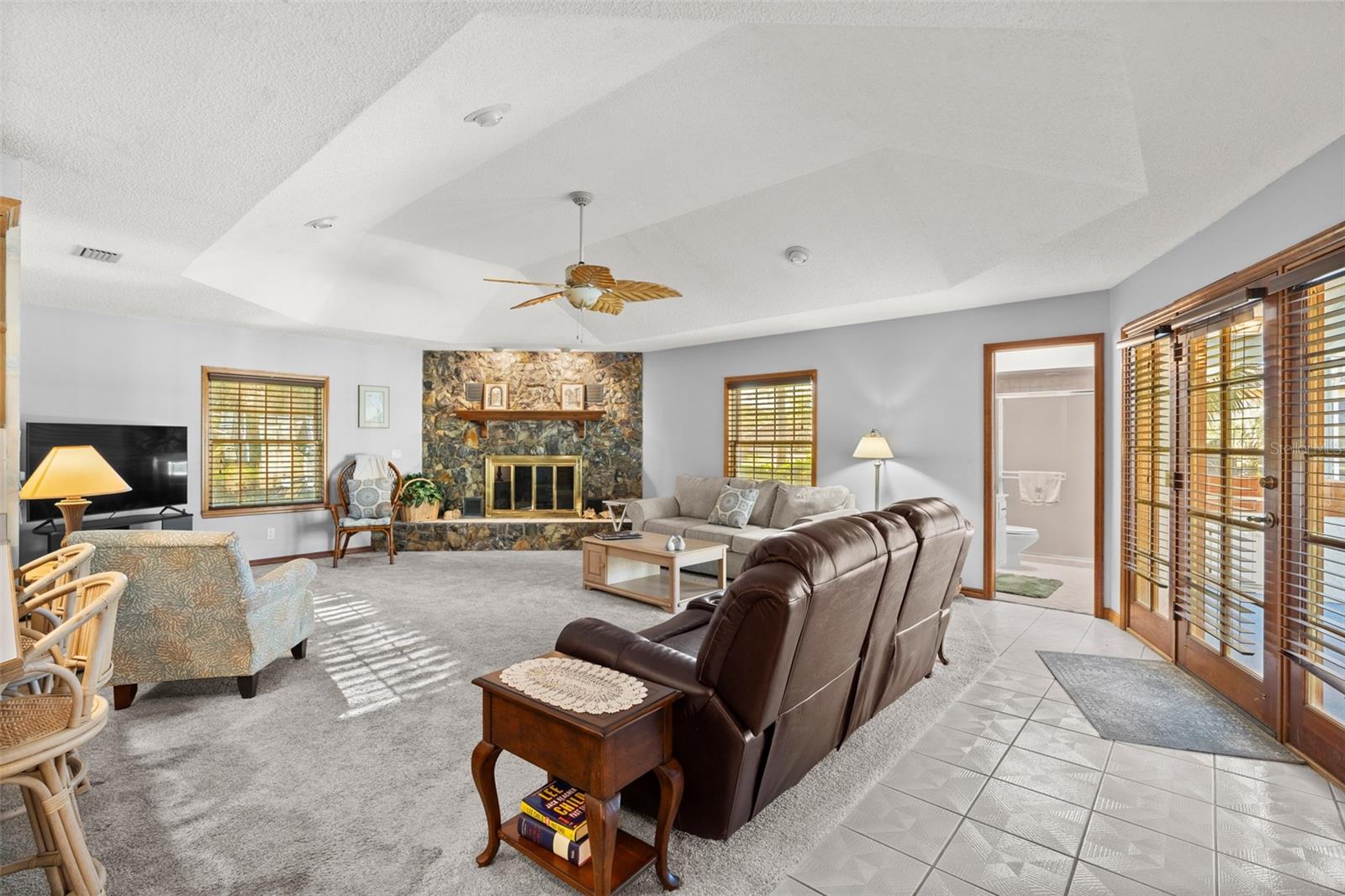 15 LAKE CHARLES PL