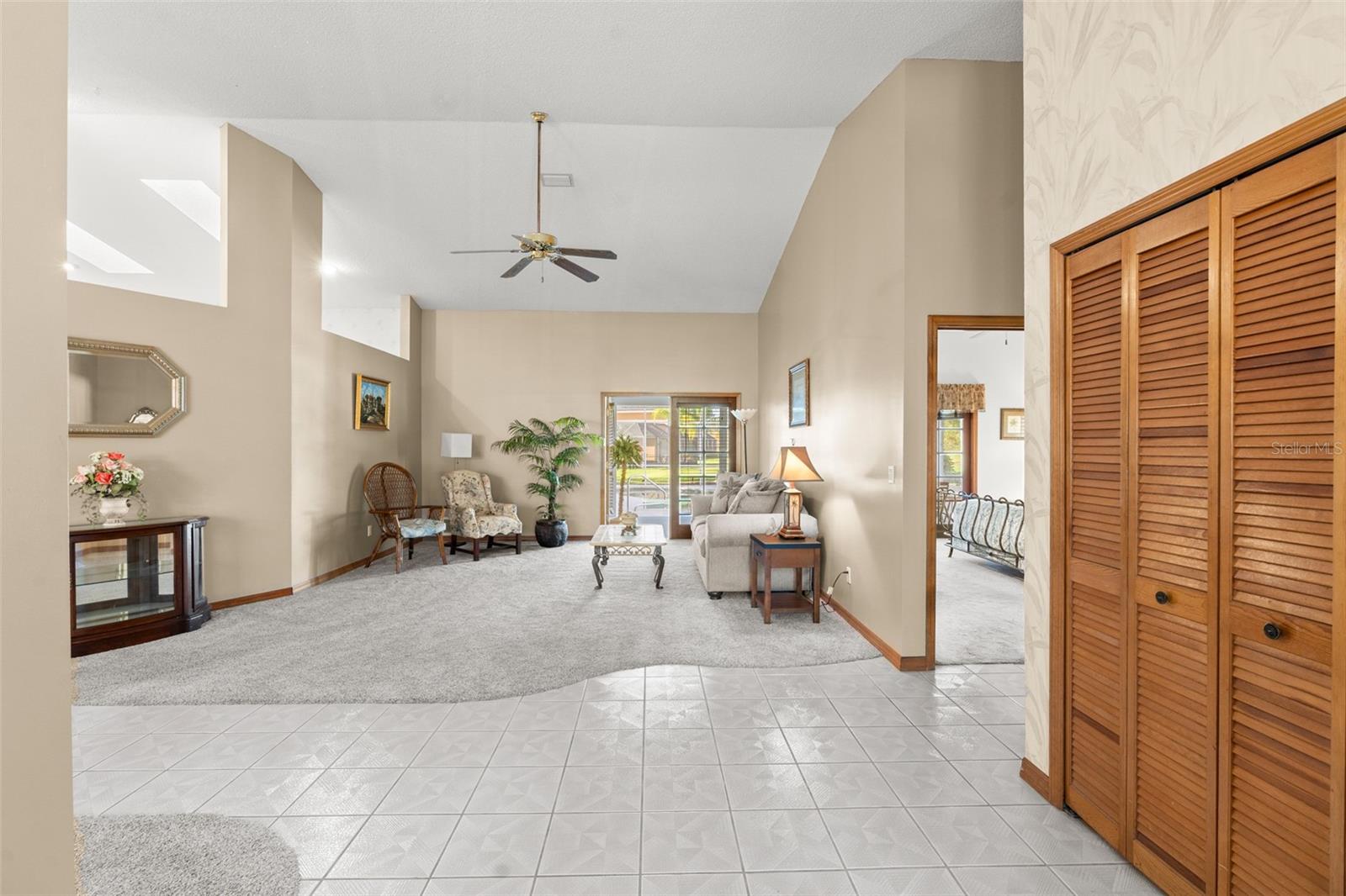 15 LAKE CHARLES PL
