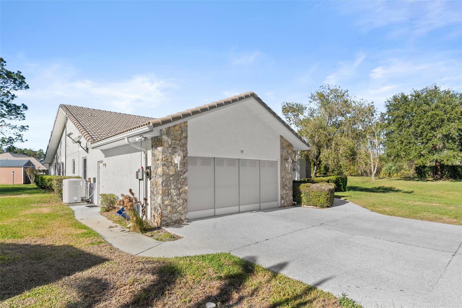15 LAKE CHARLES PL
