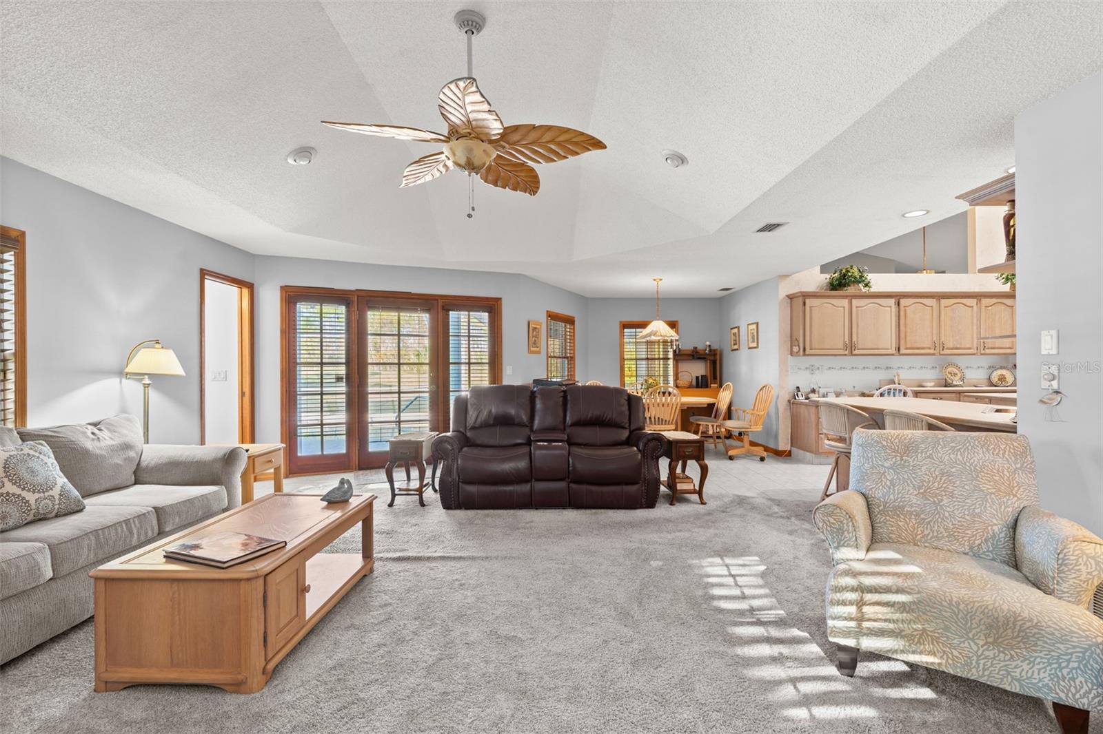 15 LAKE CHARLES PL