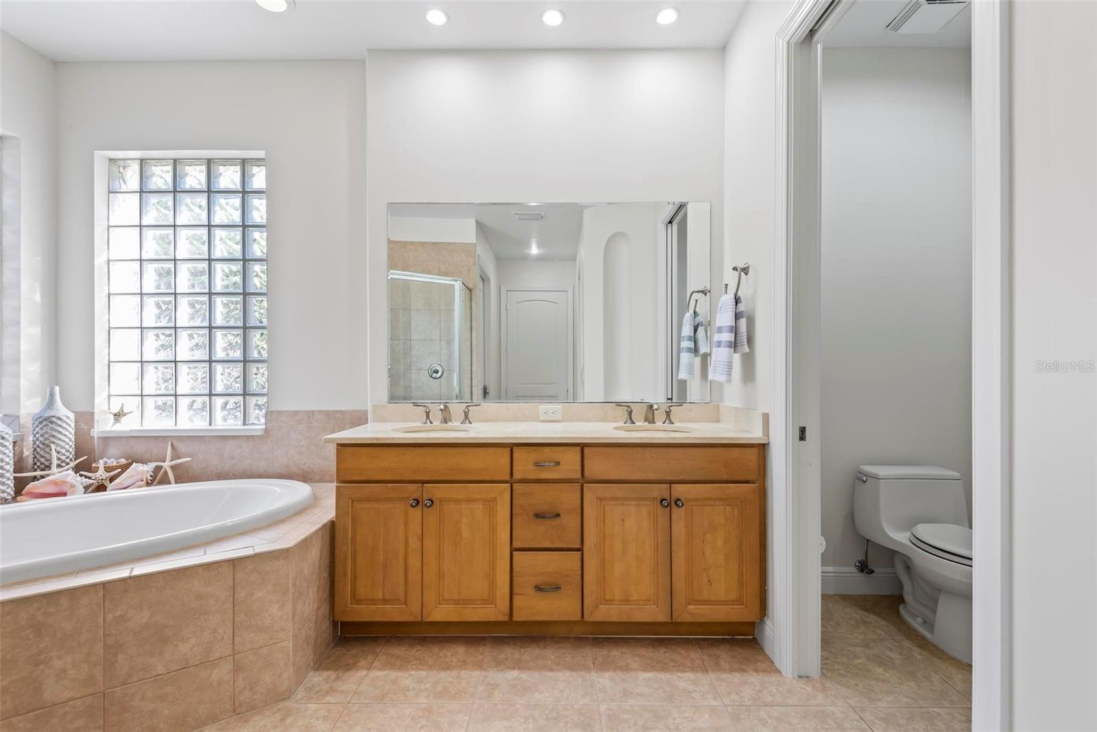 185 AVENUE DE LA MER #201