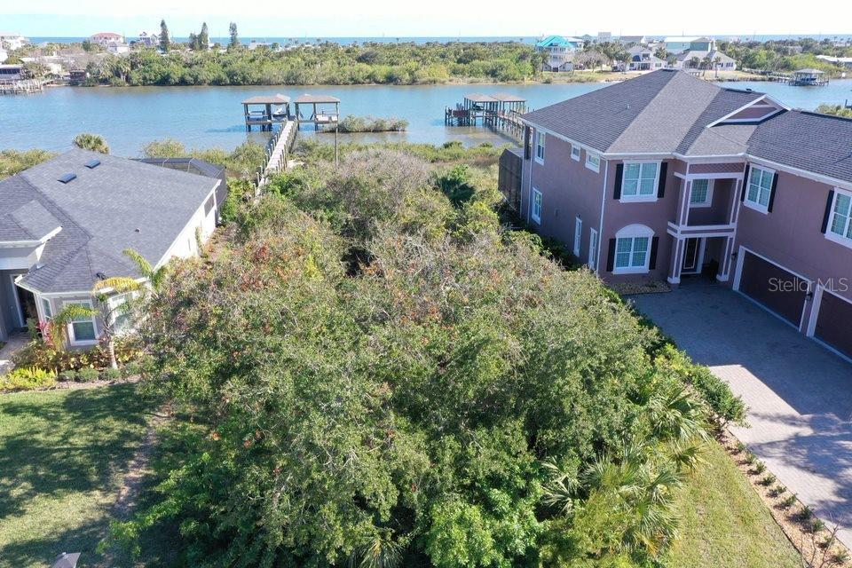 32 N RIVERWALK DR