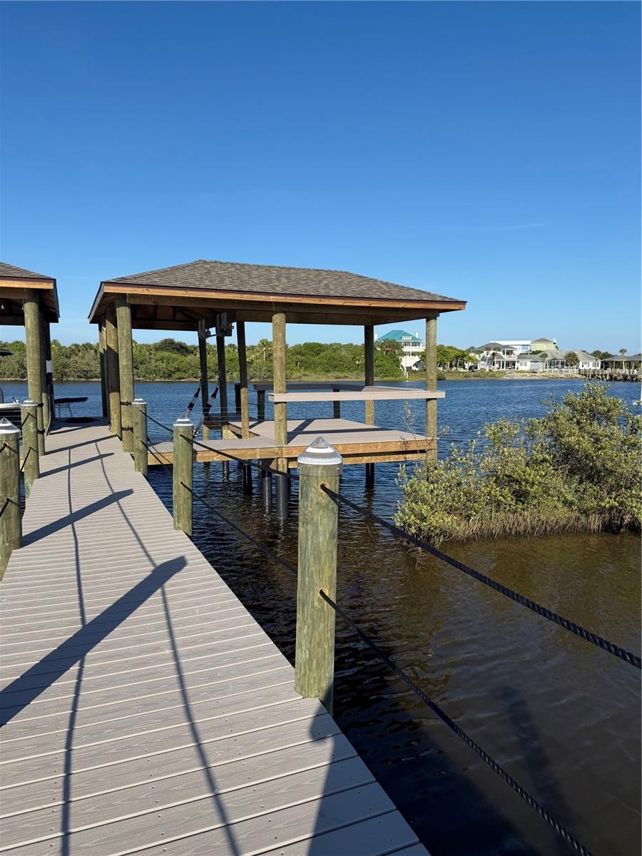 32 N RIVERWALK DR