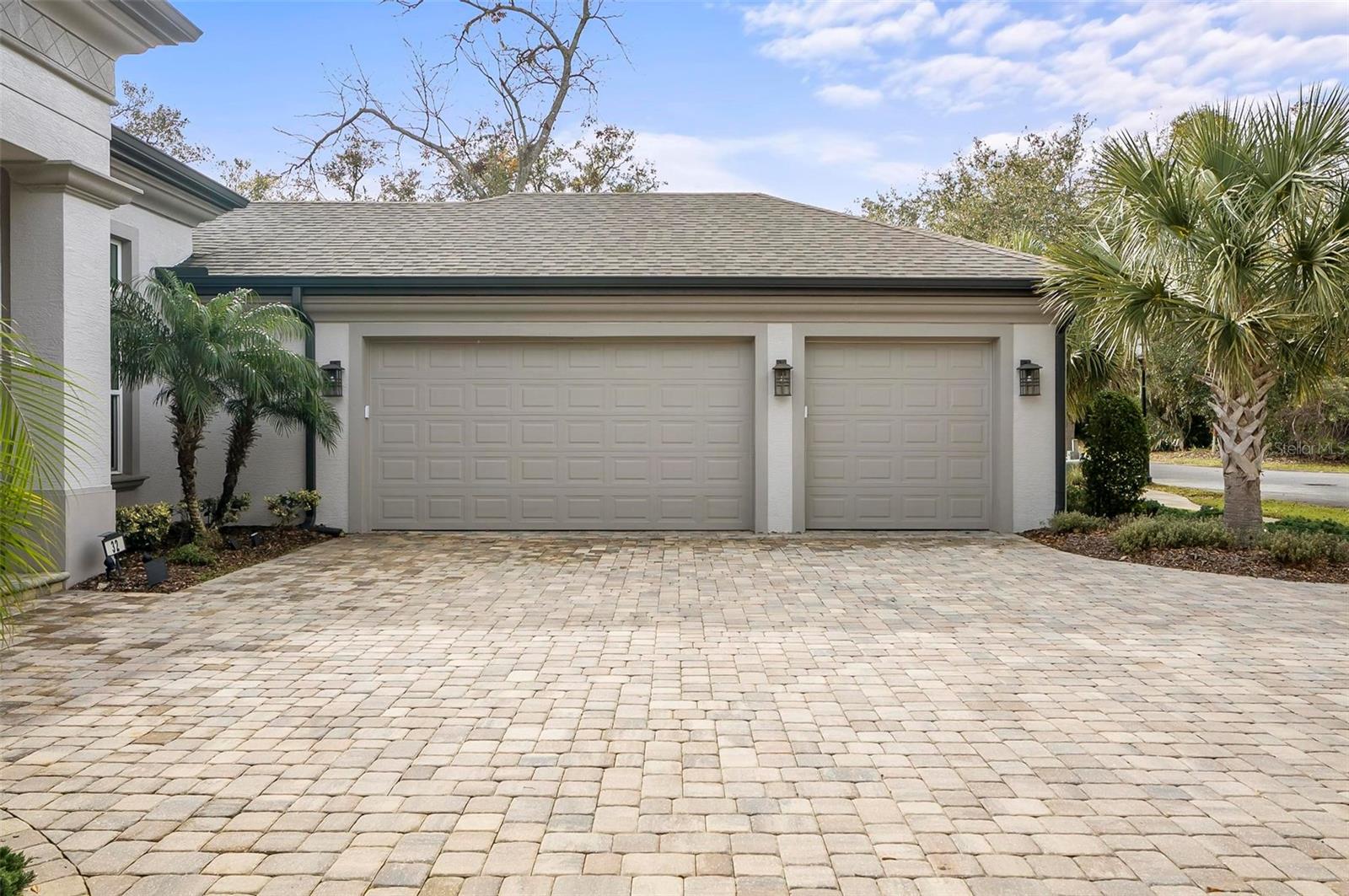 32 CREEKSIDE DR