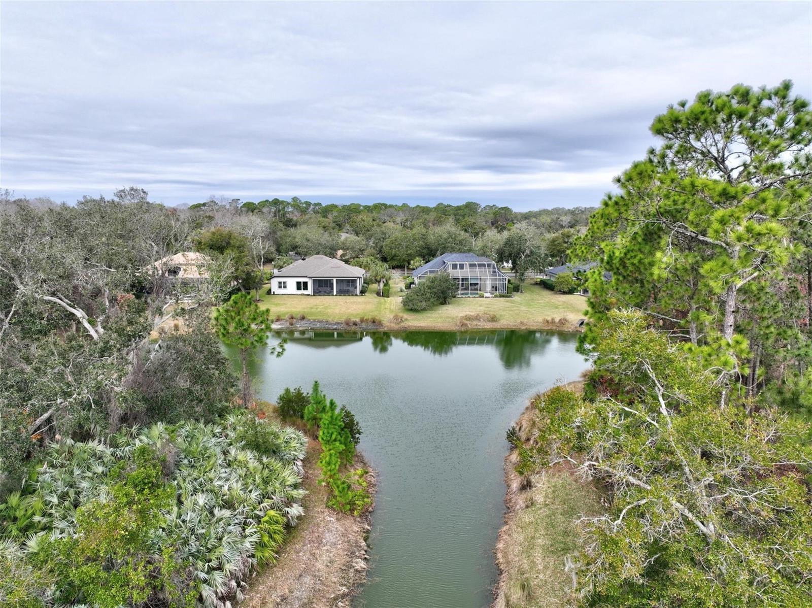 32 CREEKSIDE DR