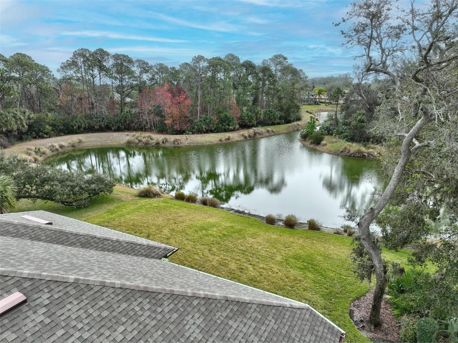 32 CREEKSIDE DR