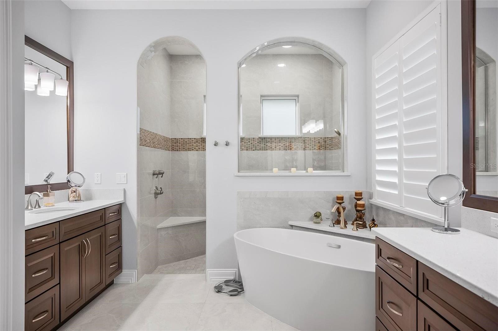 32 CREEKSIDE DR