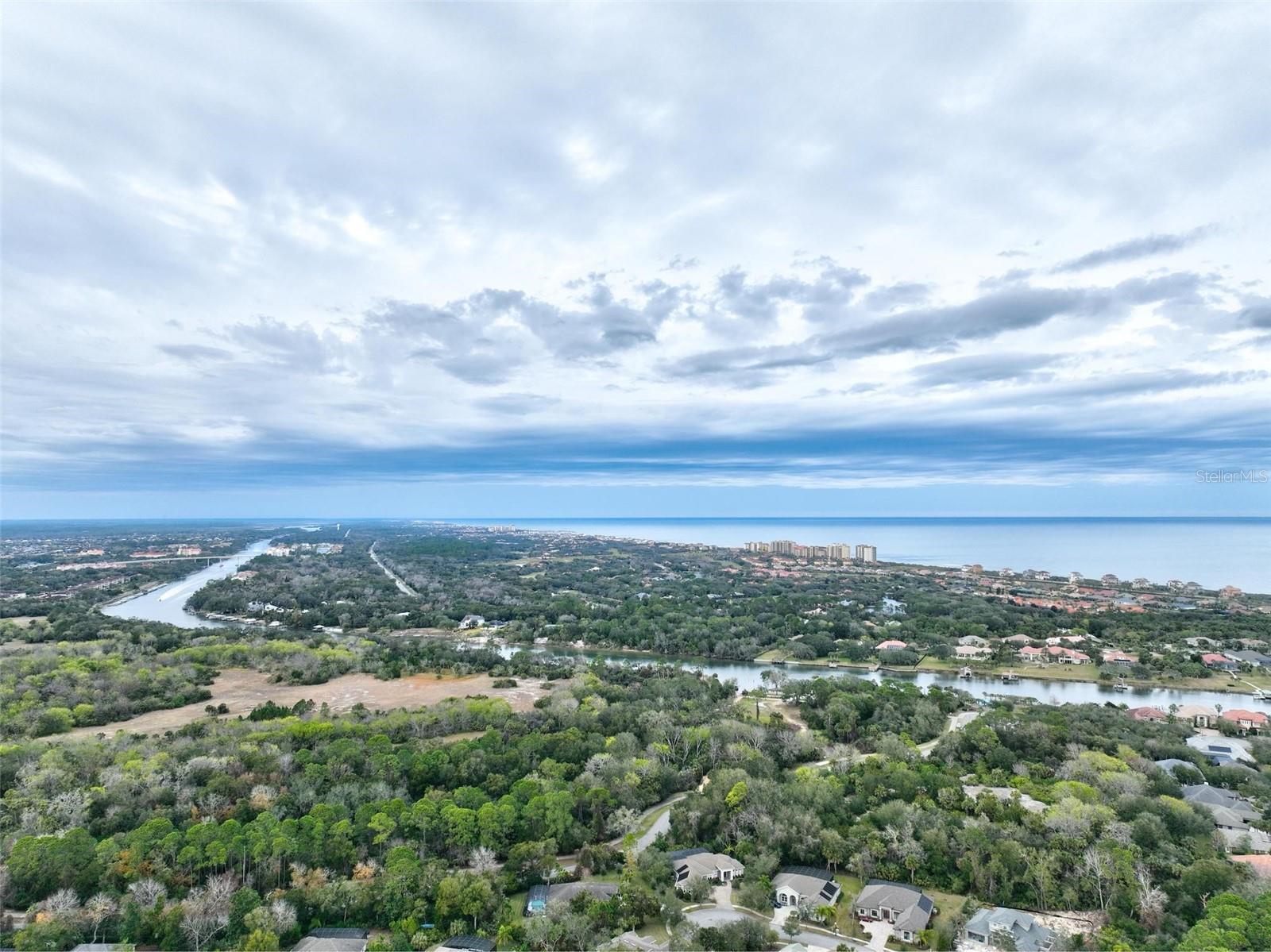 32 CREEKSIDE DR