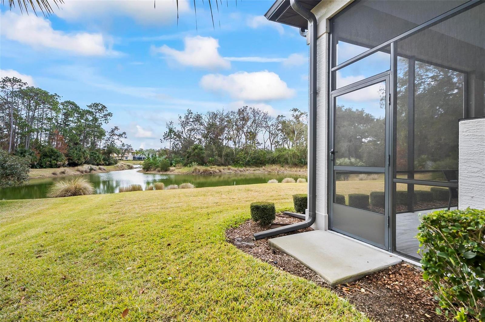 32 CREEKSIDE DR