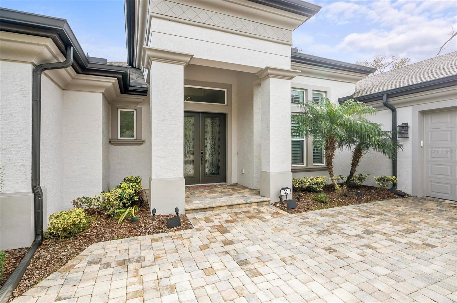 32 CREEKSIDE DR