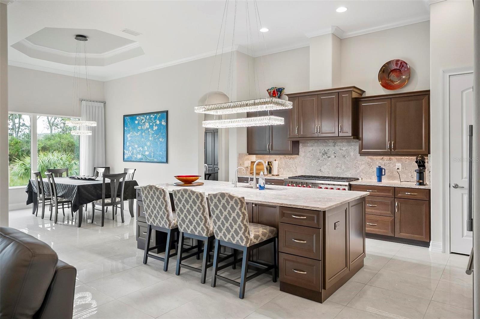 32 CREEKSIDE DR