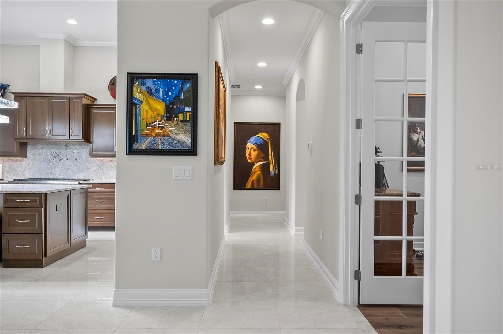 32 CREEKSIDE DR