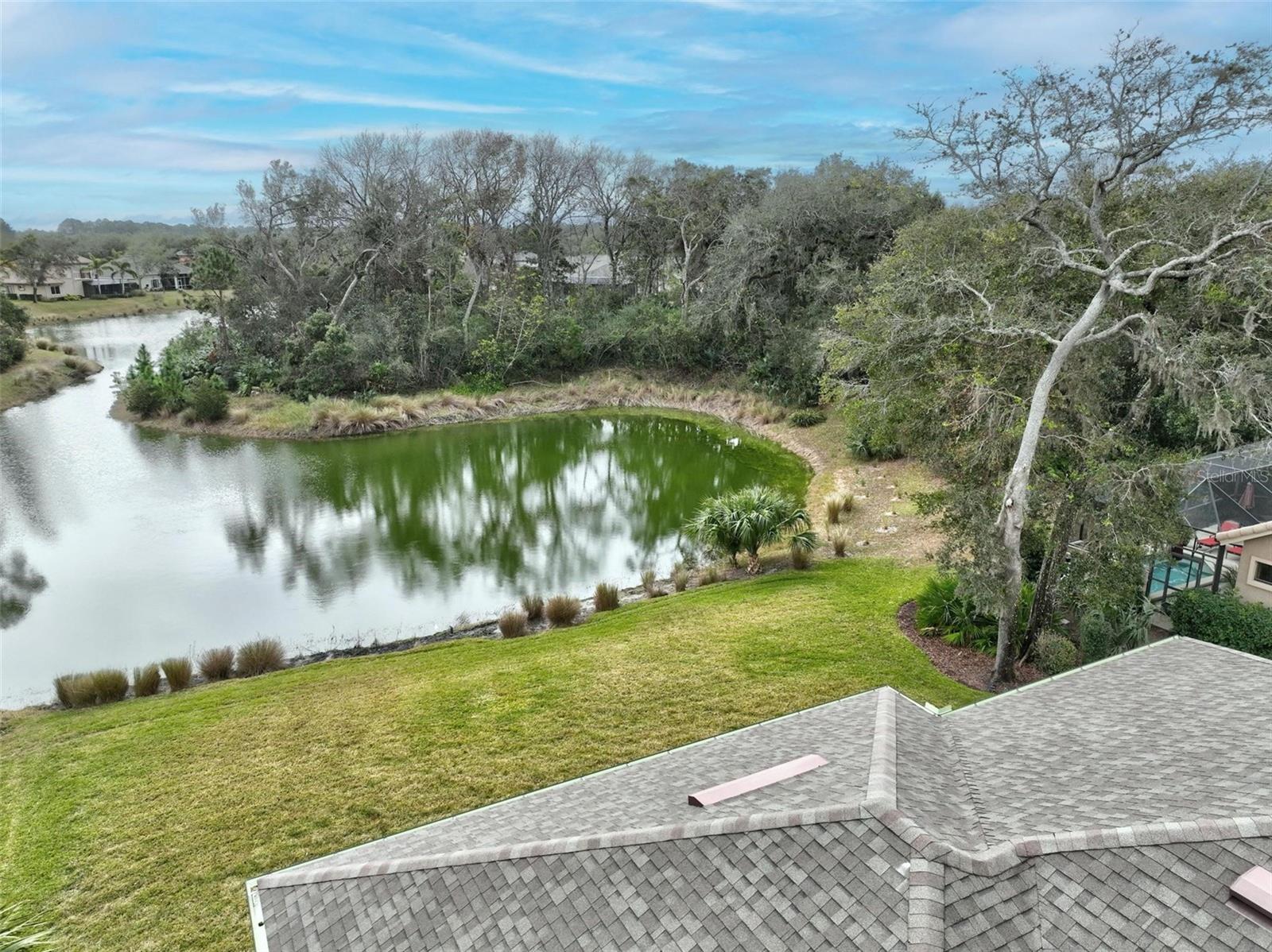 32 CREEKSIDE DR