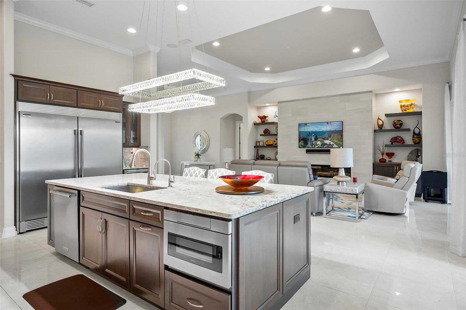 32 CREEKSIDE DR
