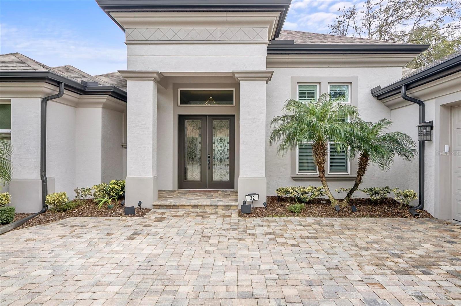 32 CREEKSIDE DR