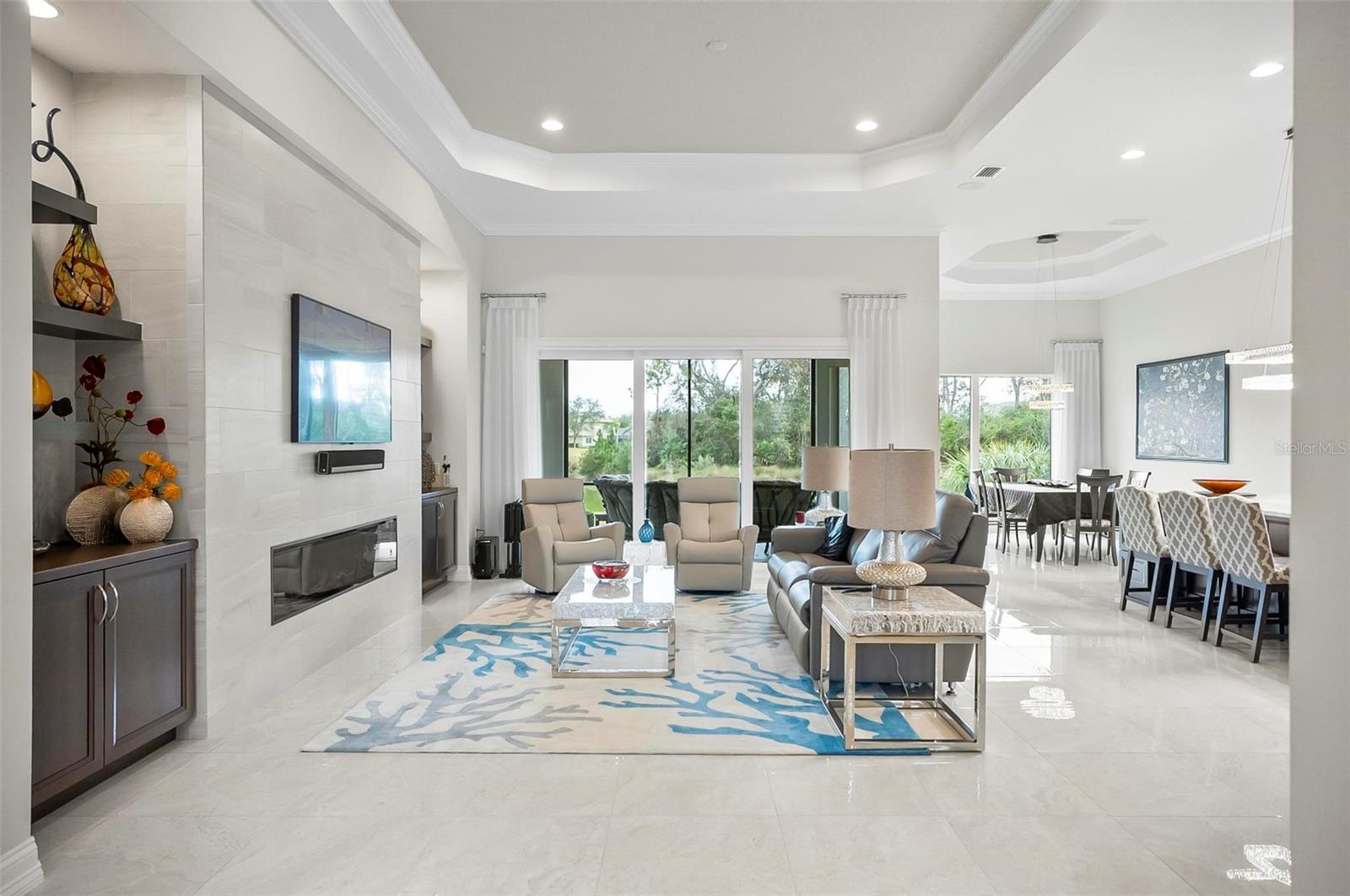 32 CREEKSIDE DR
