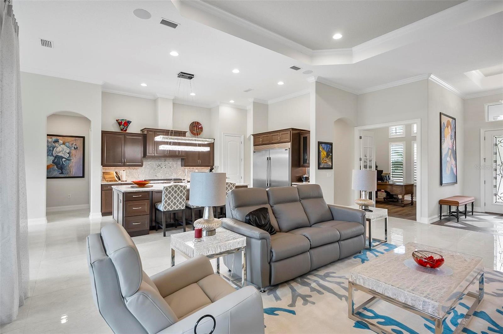 32 CREEKSIDE DR