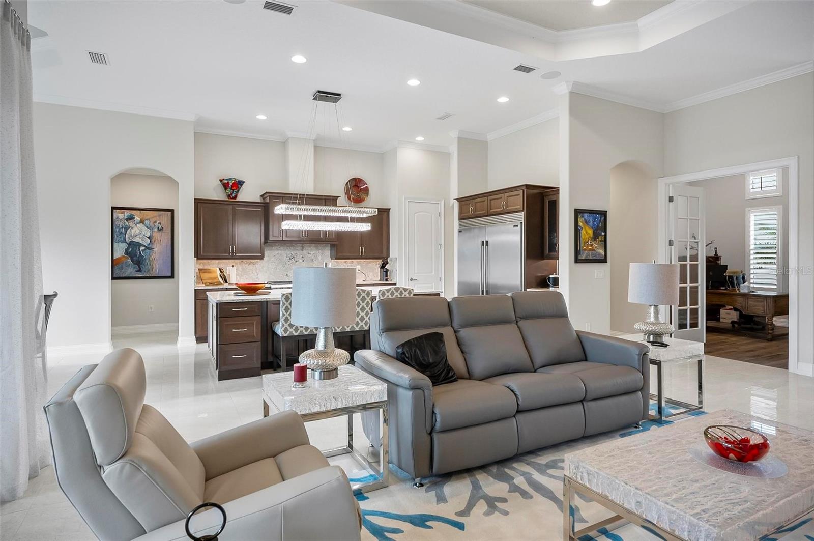 32 CREEKSIDE DR